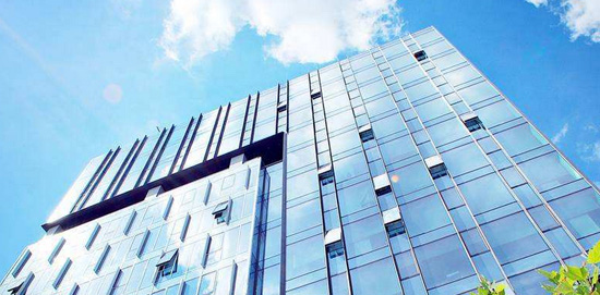 幕墻玻璃更換施工中，要從哪些方面降低建筑能耗？
