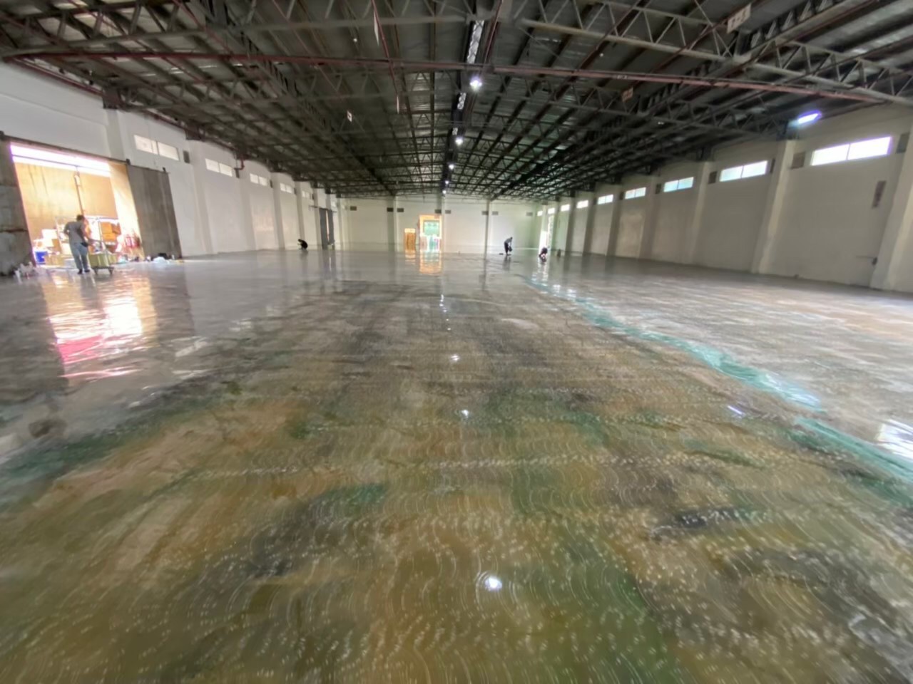 新港廠區(qū)環(huán)氧地坪翻新